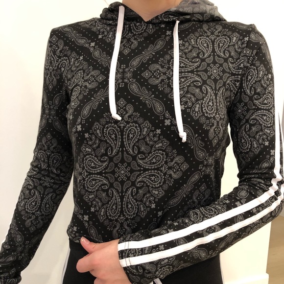 Patterned Stretchy Pullover Sweatshirt - Picture 2 of 8